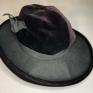 Vintage 1960s Neiman Marcus Velvet Hat Retro